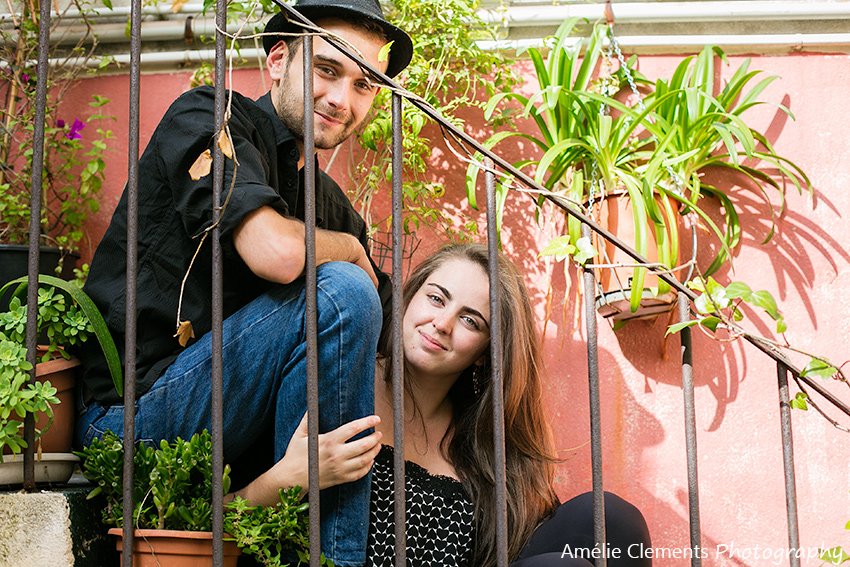couple-session-marseille-inner-courtyard-stairs-morrocan-style-lovers-amelie-clements-photography