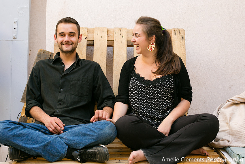 couple-session-marseille-inner-courtyard-wooden-pallet-1-amelie-clements-photography