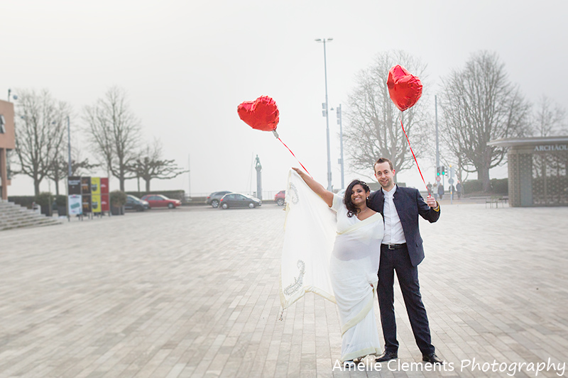 wedding_photographer_zurich_indian_swiss_wedding_Zurisee_bellevue_winter_couple_pictures_red_heart_balloons_amelie_clements_photography