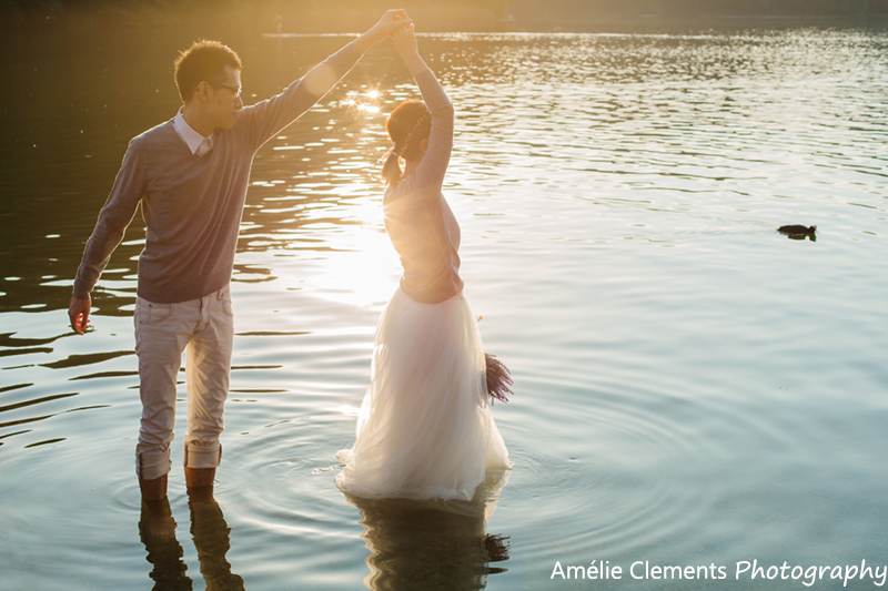 prewedding_zurich_switzerland_wedding_photographer_hong_kong_couple_asian_romantic_engagement_photosession_lake_sunset_dancing_in_water_amelie_clements_photography