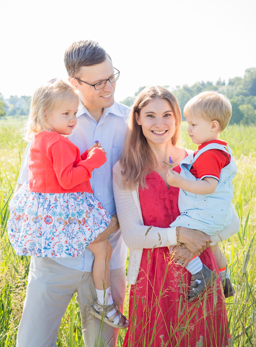 family photographer zurich parents and children photoshoot spring Stäfa Amelie Clements