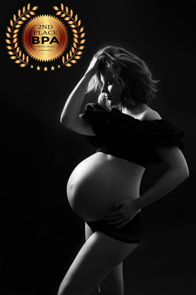 pregnancy photographer zurich - Award winning maternity portrait