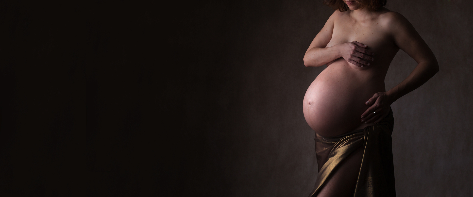pregnancy photographer zurich maternity photoshoot photo-studio elegant portrait- Amélie Clements