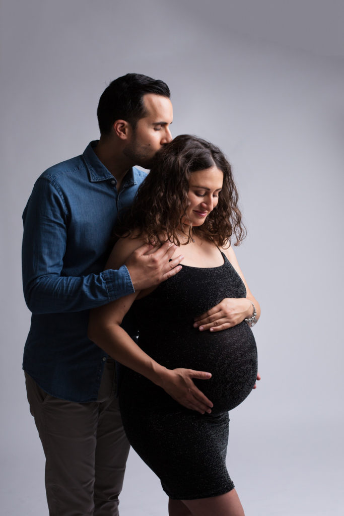 pregnancy photographer Zürich maternity photoshoot photo-studio portrait Amelie Clements