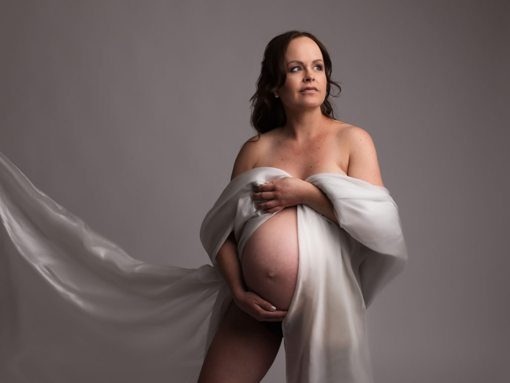 pregnancy photographer zurich maternity photoshoot studio elegant - Amélie Clements