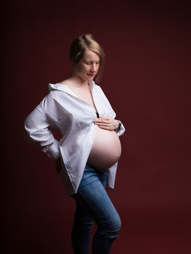 pregnancy photographer Zürich maternity photoshoot photo-studio portrait Amelie Clements