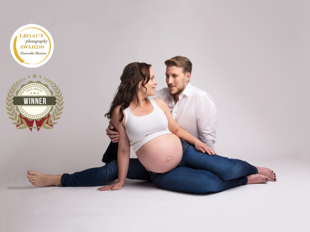 pregnancy photographer Zürich maternity photoshoot photo-studio portrait Amelie Clements award winner internation photo contest