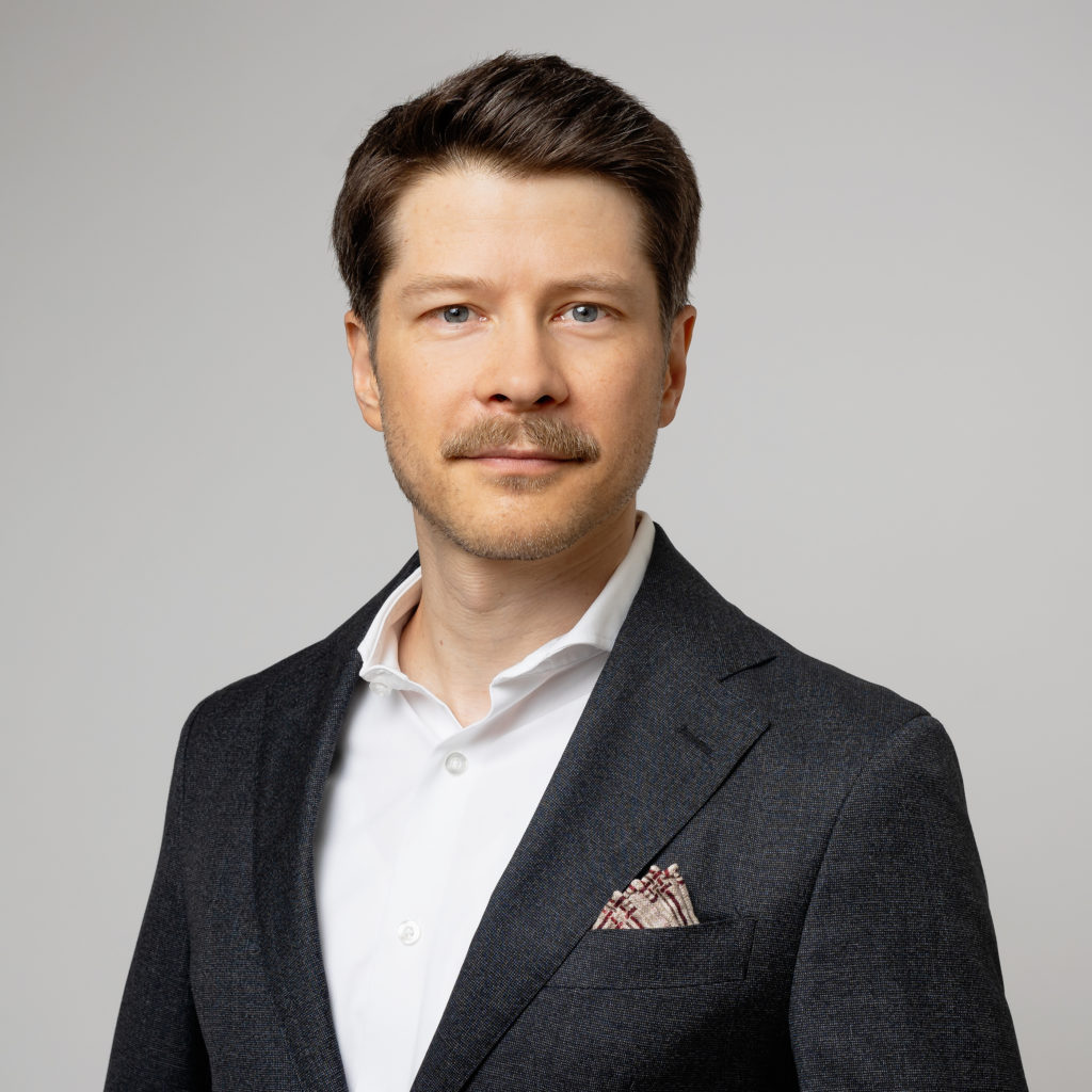 business headshot zurich photographer Amelie Clements -modern elegant professional portrait ceo executive man