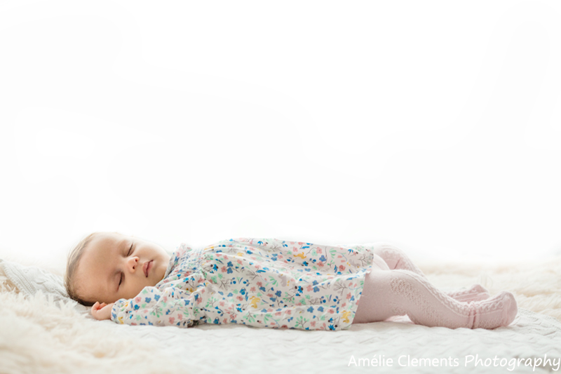 baby-photographer-zurich-amelie-clements-family-photography-fotograf-kusnacht-newborn-home-photosession-onlocation