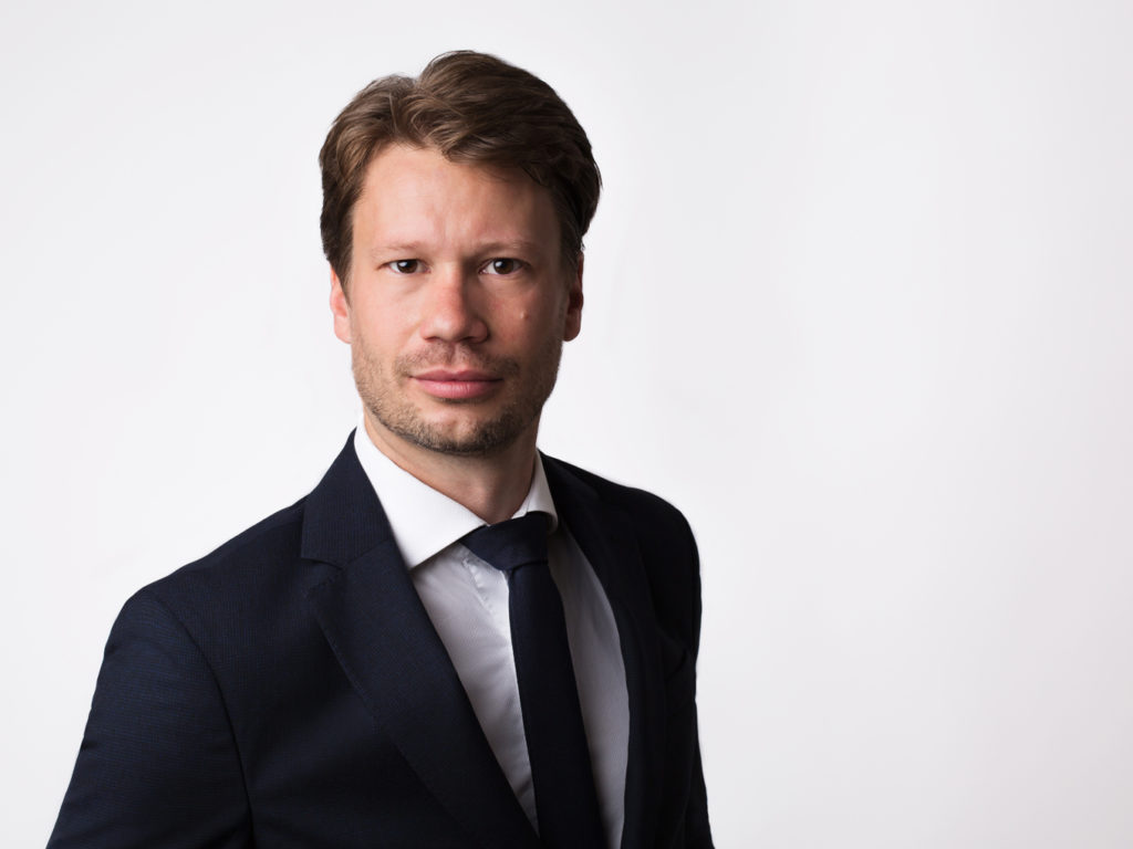 modern business portrait Zürich photographer elegant corporate headshot Amélie Clements Portfolio