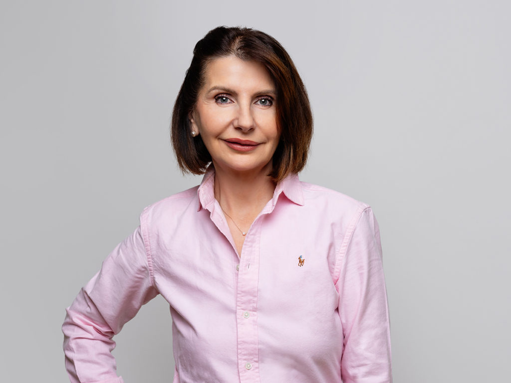 Business woman portrait Zurich photographer corporate headshot modern elegant Amelie Clements