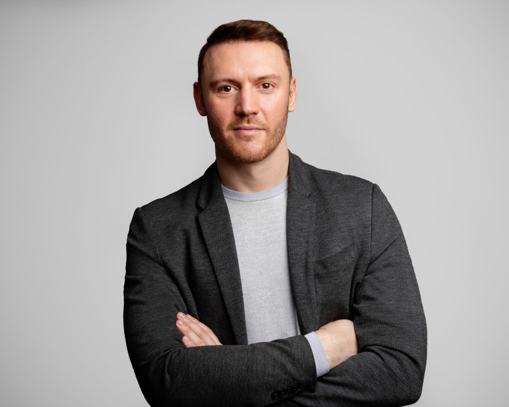 business_portrait_zurich_photographer_corporate_headshot_modern_executive_portrait_Amelie_Clements