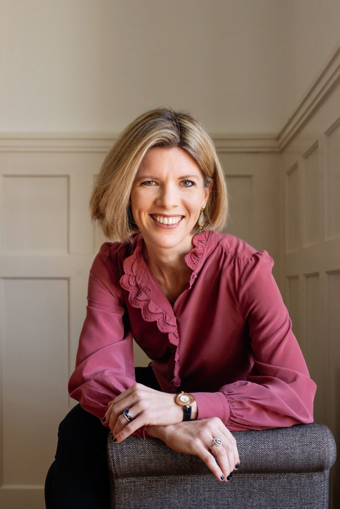 business headshot zurich photographer Amelie Clements -modern elegant professional portrait ceo executive woman