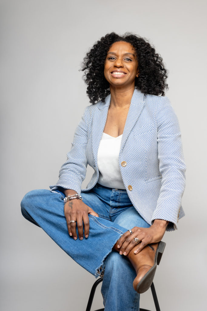 business headshot zurich photographer Amelie Clements -modern elegant professional portrait ceo executive woman