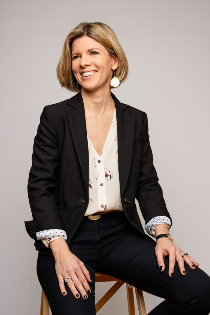 business headshot zurich photographer Amelie Clements -modern elegant professional portrait ceo executive woman