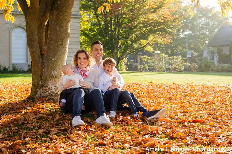 child-photographer-zurich-amelie-clements-autumn-photo-shoot-family-portrait-chinagarten-fall-colors-sun