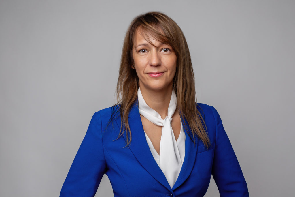 corporate portrait woman executive photographer business headshot zurich amelie clements portfolio