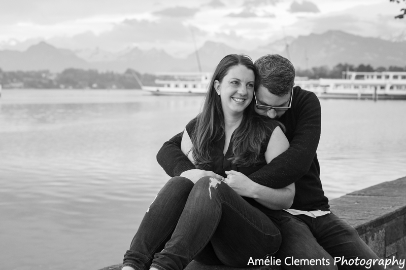 couple-photo-shoot-lucerne-engagement-photographer-switzerland-luzern-amelie-clements-lake-sunrise-pre-wedding-boat