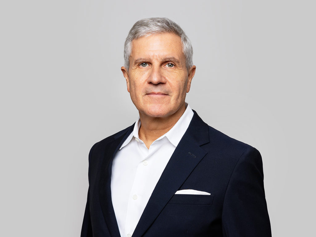 executive_portrait_zurich_photographer_corporate_headshot_modern_highend_Amelie_Clements-portfolio