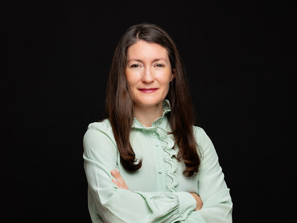 Executive woman portrait Zurich photographer business corporate headshot modern elegant powerful Amelie Clements