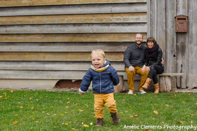 family-photographer-richterswil-zurich-switzerland-amelie-clements-autumn-barn-photo-shoot