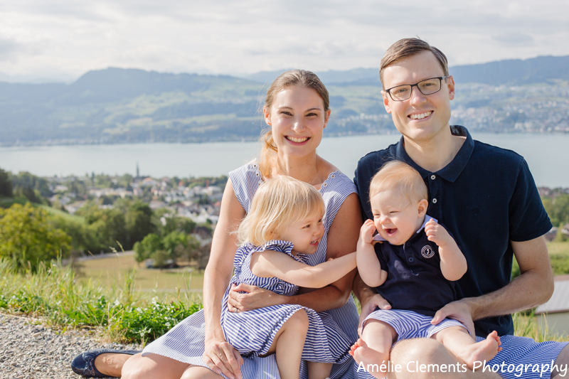 family-photographer-stafa-zurich-switzerland-zurisee-view-countryside-photoshoot-amelie-clements-photography