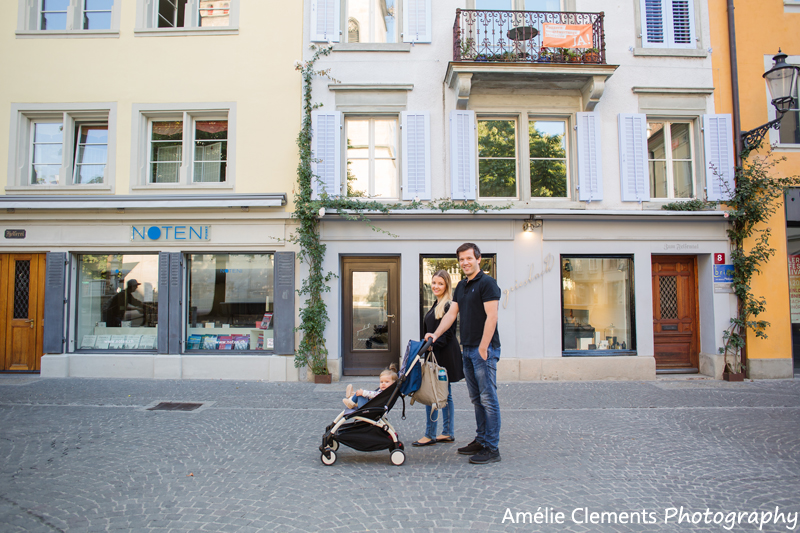 family-photographer-winterthur-amelie-clements-child-photoshoot-portrait-city-center-switzerland-baby-stroller