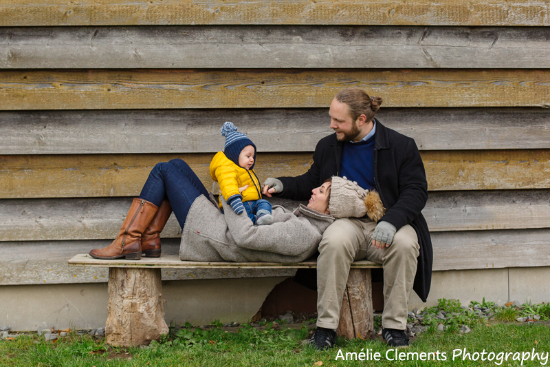 family-photographer-zürich-baby-shooting-richterswil-amelie-clements-photographer-barn-sit-on-mummy