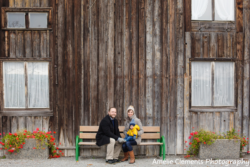 family-photographer-zürich-baby-shooting-richterswil-amelie-clements-photographer-swiss-old-barn