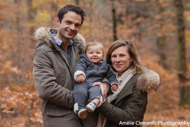 family-photographer-zurich-baby-switzerland-winter-forest-photosession-amelie-clements-photography-baby-boy-parents-portrait-zuriberg-trees