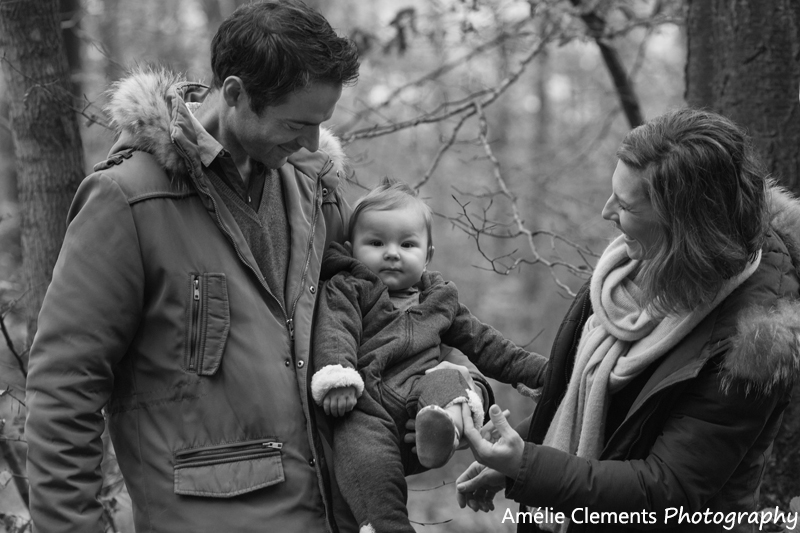 family-photographer-zurich-baby-switzerland-winter-forest-photosession-amelie-clements-photography-babyboy-parents-portrait-zuriberg-trees