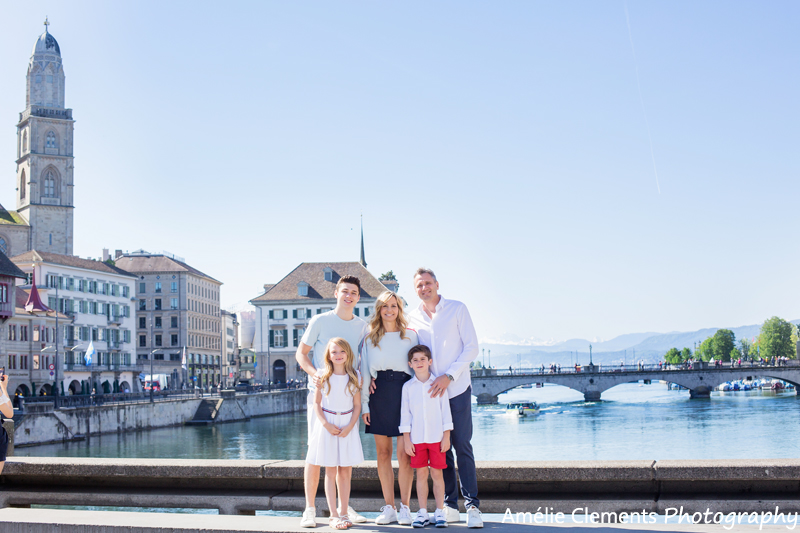 family photographer Zurich Switzerland Amelie Clements photo-shoot outdoors family-of-5 Swiss city lake Limmat river