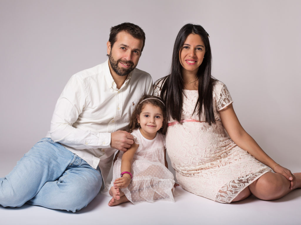 family photographer Zurich child photoshoot portrait photostudio Switzerland Amelie Clements pregnancy