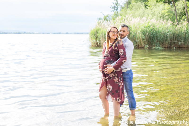 maternity-photographer-zurich-pregnancy-photo-shooting-greifensee-switzerland-amelie-clements-lake-summer-photosession