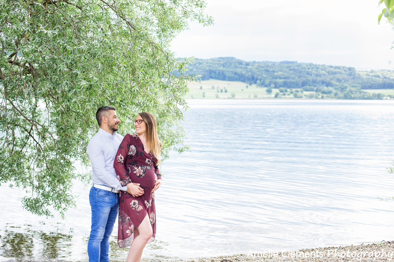 maternity-photographer-zurich-pregnancy-photo-shooting-greifensee-switzerland-amelie-clements-lake-summer-photosession