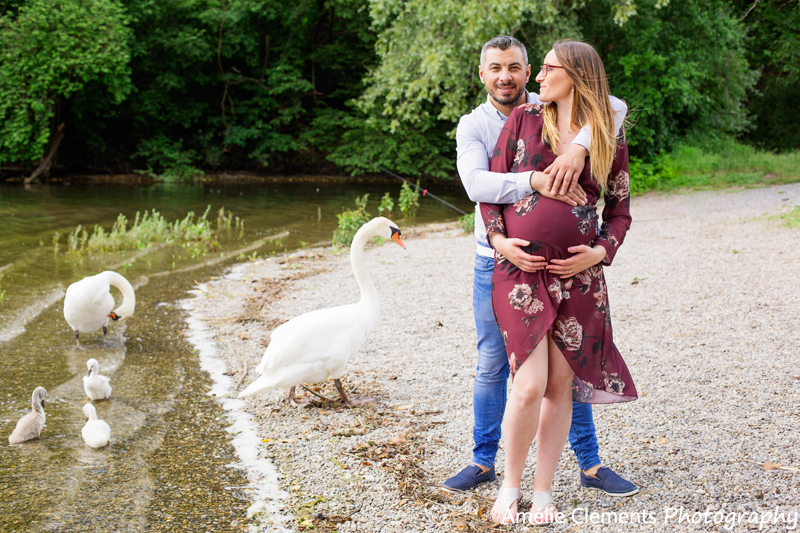 maternity-photographer-zurich-pregnancy-photo-shooting-greifensee-switzerland-amelie-clements-swan-family