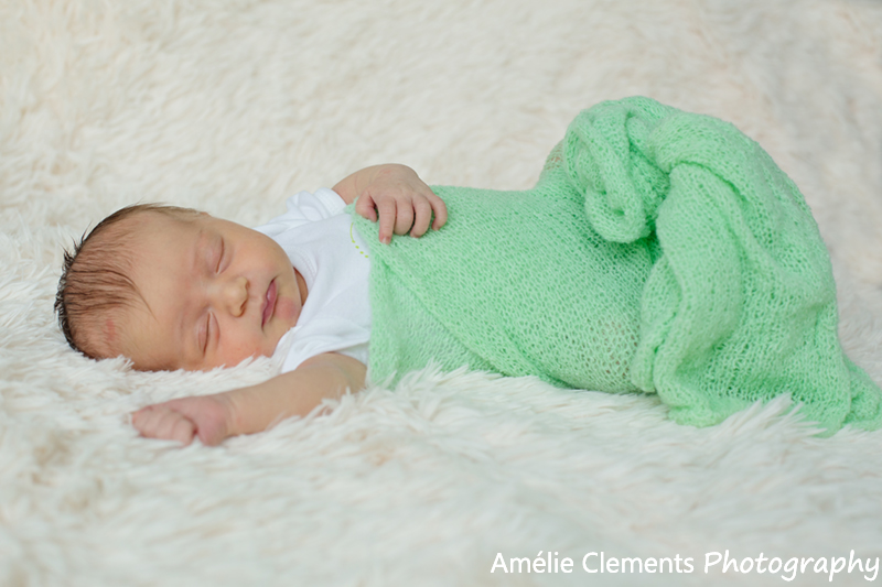 newborn-baby-photographer-zurich-switzerland-amelie-clements-maternity-photo-shooting-at-home