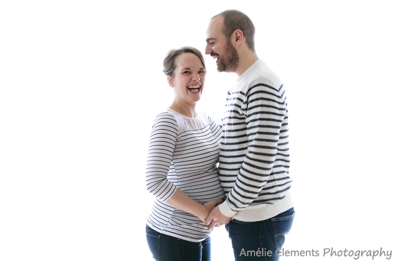 pregnancy-photographer-winterthur-maternity-shoot-zurich-switzerland-amelie-clements-photography-home-stripes-shirts