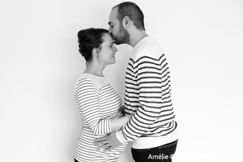 pregnancy-photographer-winterthur-maternity-shoot-zurich-switzerland-amelie-clements-photography-home-stripes-shirts