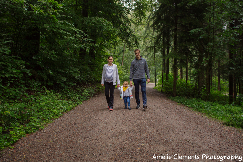 pregnancy-photographer-zurich-amelie-clements-family-portrait-maternity-photo-shoot-switzerland-forest-walk