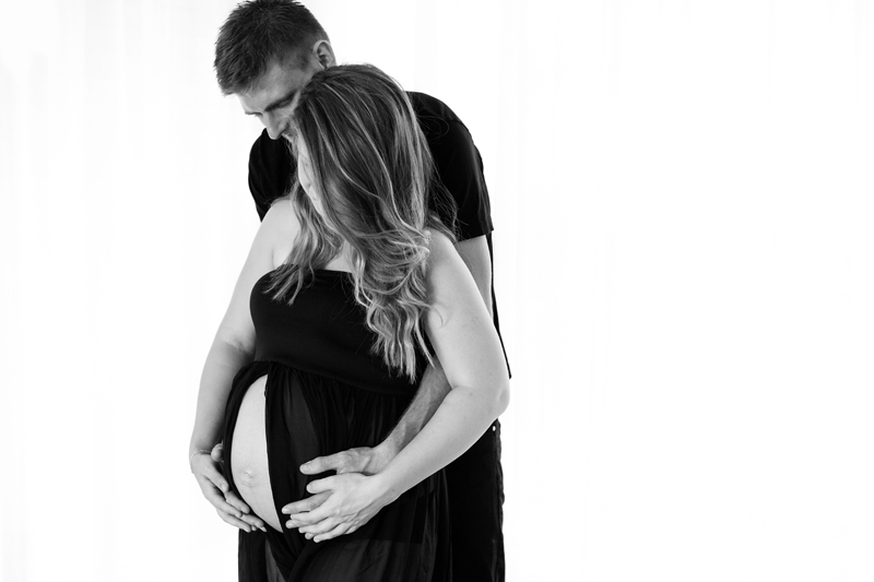 pregnancy-photographer-zurich-switzerland-maternity-gown-photo-shoot-amelie-clements