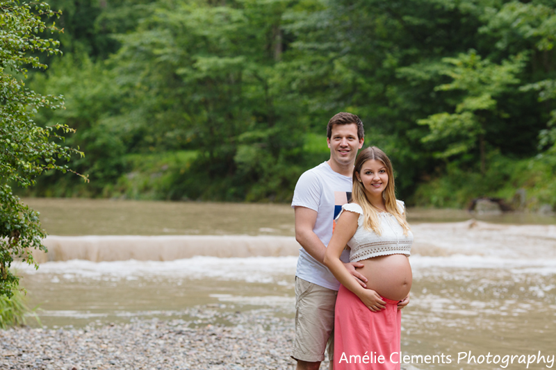 pregnancy_photographer_zurich_maternity_winterthur_amelie_clements_switzerland_outdoor_photoshooting_baby_bump_7months_river_expecting_couple