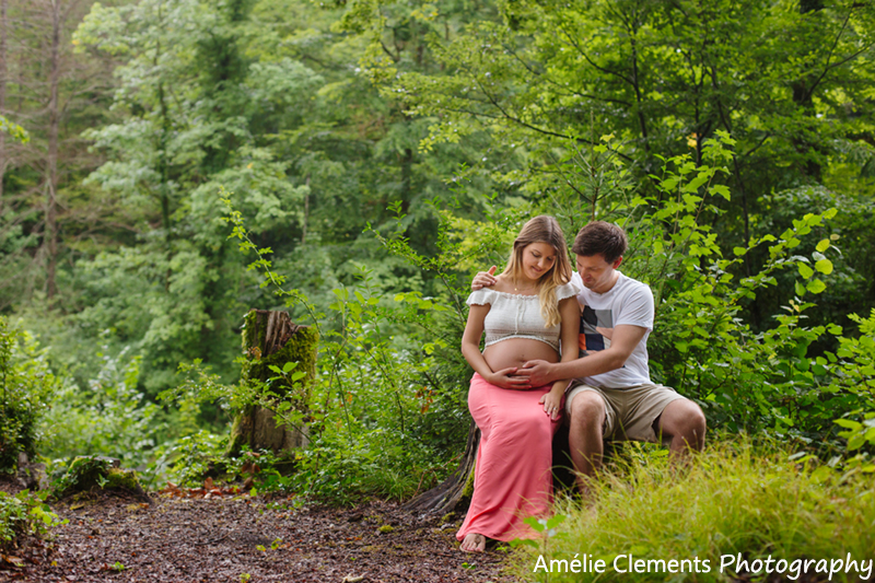 pregnancy_photographer_zurich_maternity_winterthur_amelie_clements_switzerland_outdoor_photoshooting_forest_couple_love_baby_bump