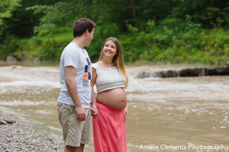pregnancy_photographer_zurich_maternity_winterthur_amelie_clements_switzerland_outdoor_photoshooting_water_river_nature_love_couple