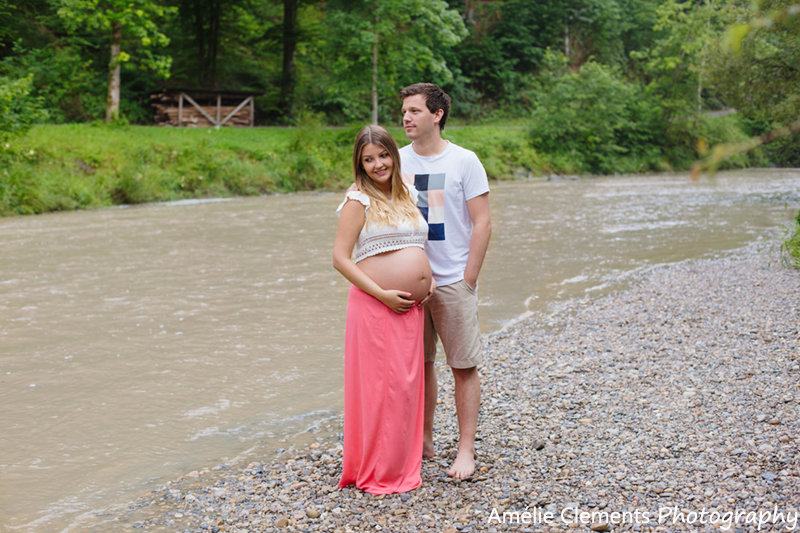 pregnancy_photographer_zurich_maternity_winterthur_amelie_clements_switzerland_river_outdoor_photoshooting_water_love_couple
