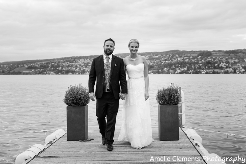 wedding-photographer-switzerland-zurich-horgen-sunset-couple-portrait-swiss-lake-pontoo-black-white