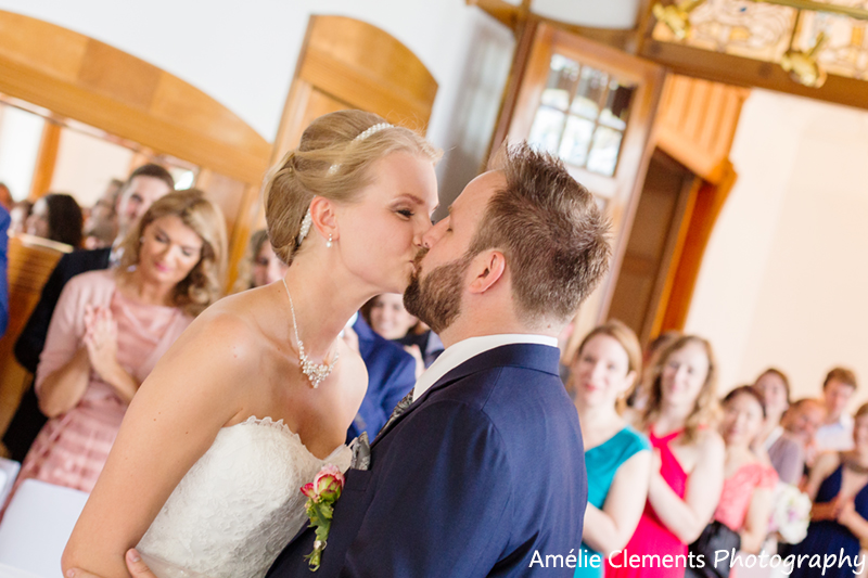 wedding-photographer-switzerland-zurich-swiss-engagement-ceremony-kiss-couple