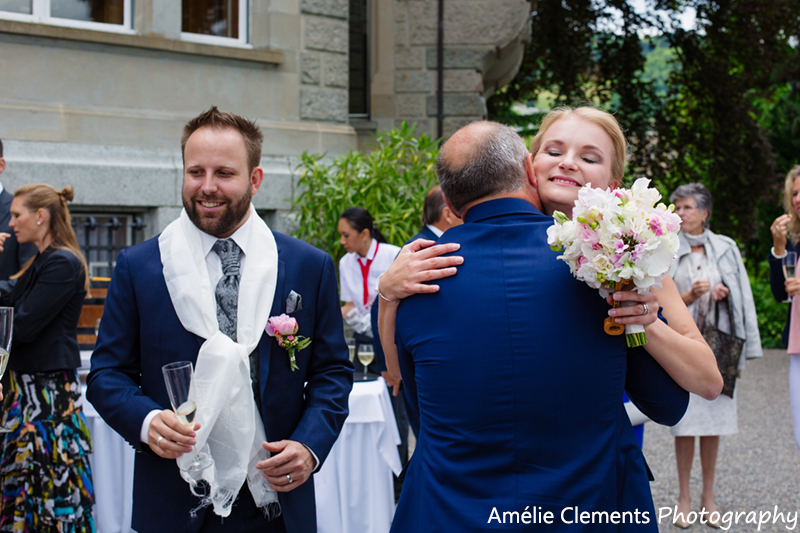 wedding-photographer-zurich-switzerland-amelie-clements-apero-cocktail-zurisee-horgen-congratulations-parents-family-