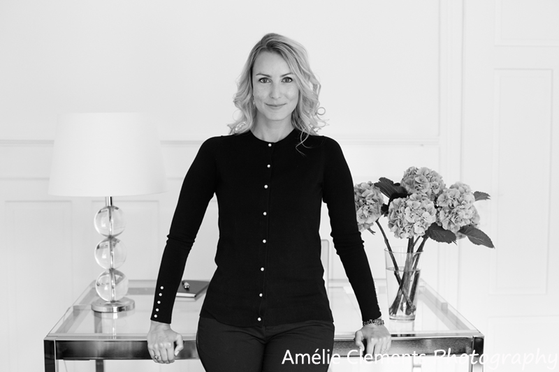 woman-portrait-photo-shooting-zurich-switzerland-entrepreneur-amelie-clements-swiss-photographer-lifestyle-corporate-black-white