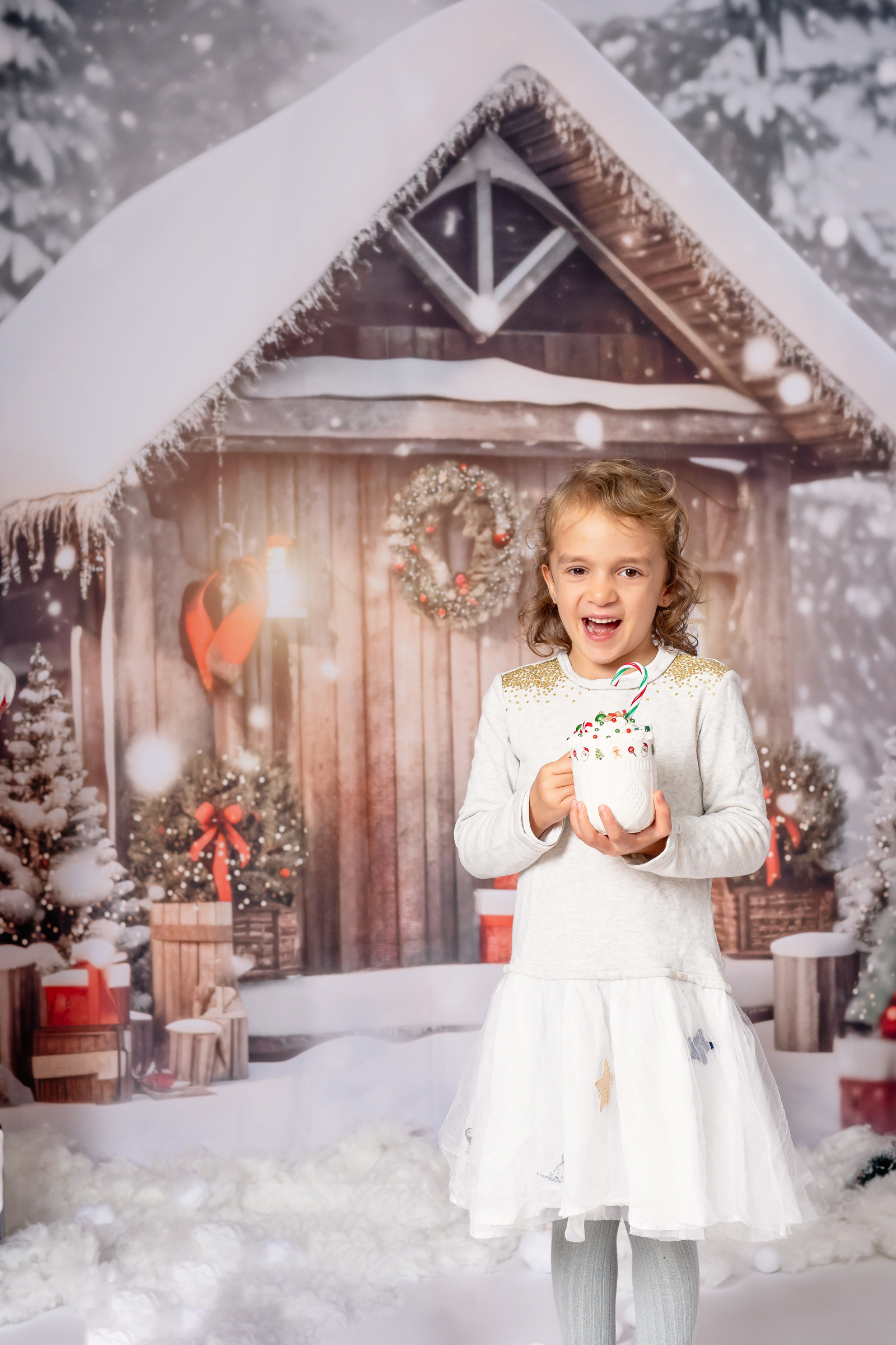 Christmas_mini_photoshoot_Zurich xmas_children_family_switzerland_Amelie-Clements_snow-chalet